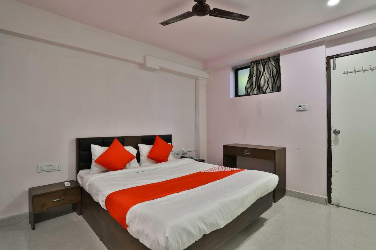 Oyo 37398 Hotel Jalsa Palace Naroda Esterno foto