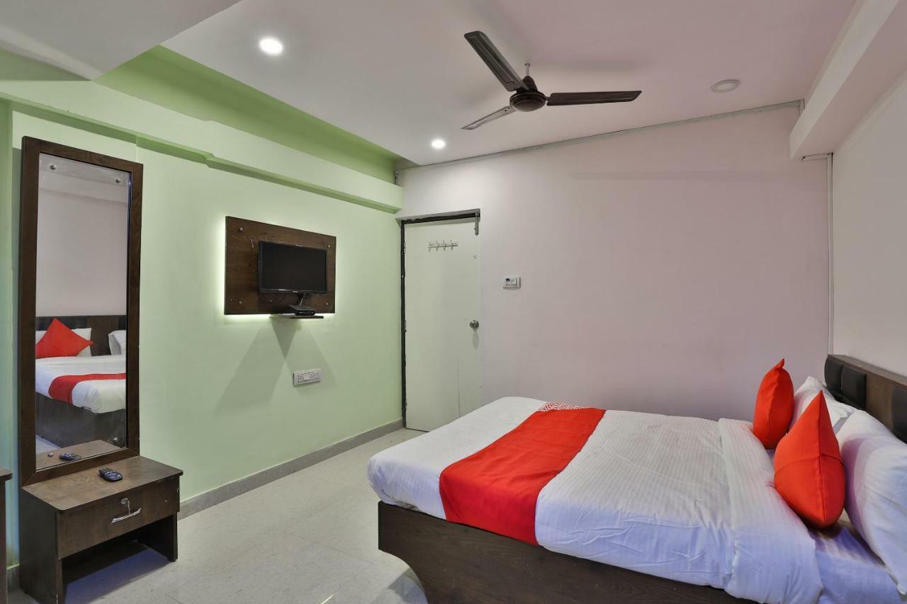 Oyo 37398 Hotel Jalsa Palace Naroda Esterno foto